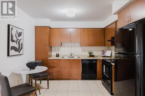 109 - 5035 Oscar Peterson Boulevard, Mississauga, ON - Indoor Photo Showing Kitchen With Double Sink