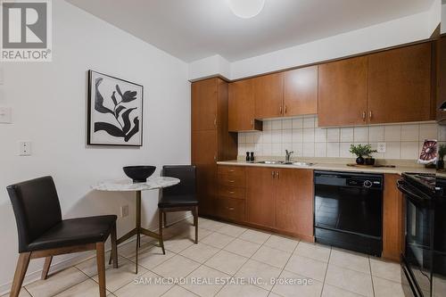 109 - 5035 Oscar Peterson Boulevard, Mississauga, ON - Indoor Photo Showing Kitchen With Double Sink