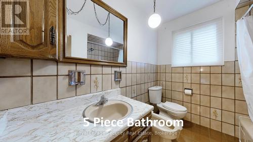 59 Roseglen Crescent, Toronto, ON - Indoor Photo Showing Bathroom