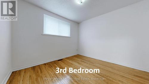 59 Roseglen Crescent, Toronto, ON - Indoor Photo Showing Other Room