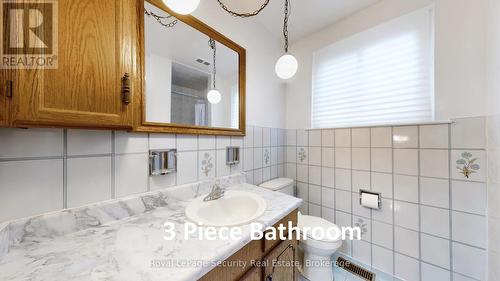 59 Roseglen Crescent, Toronto, ON - Indoor Photo Showing Bathroom