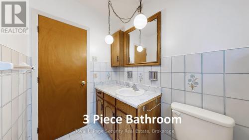 59 Roseglen Crescent, Toronto, ON - Indoor Photo Showing Bathroom