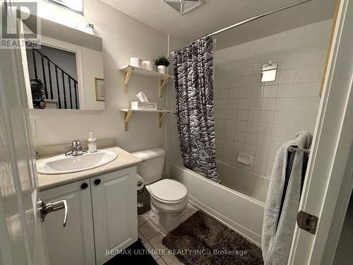 255 - 35 Elsie Lane, Toronto, ON - Indoor Photo Showing Bathroom