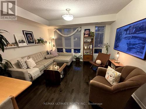 255 - 35 Elsie Lane, Toronto, ON - Indoor Photo Showing Living Room