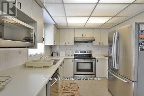 3035 Dalehurst Drive, Mississauga, ON - Indoor Photo Showing Kitchen With Stainless Steel Kitchen With Double Sink