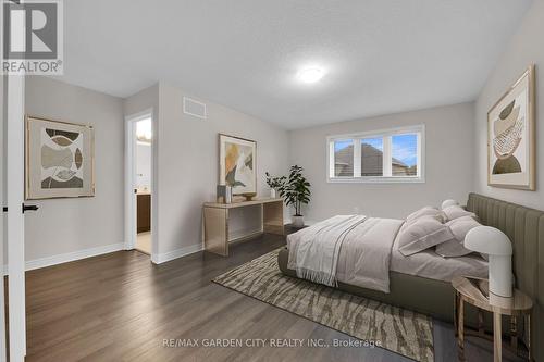 44 Dennis Drive, West Lincoln, ON - Indoor Photo Showing Bedroom