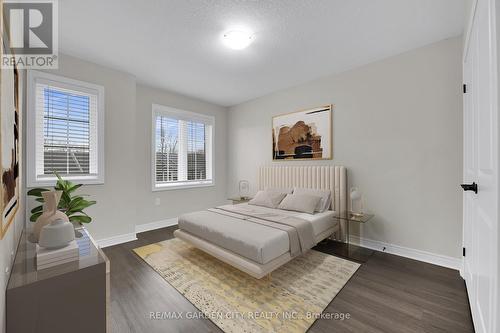 44 Dennis Drive, West Lincoln, ON - Indoor Photo Showing Bedroom