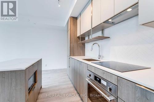 1111 - 15 Holmes Avenue, Toronto, ON - Indoor Photo Showing Kitchen