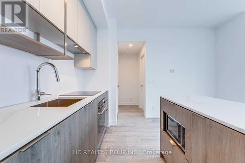 1111 - 15 Holmes Avenue, Toronto, ON - Indoor Photo Showing Kitchen