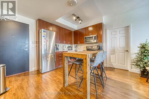 806 - 22 East Haven Drive, Toronto, ON - Indoor Photo Showing Kitchen