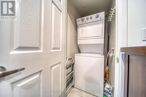 806 - 22 East Haven Drive, Toronto, ON - Indoor Photo Showing Laundry Room