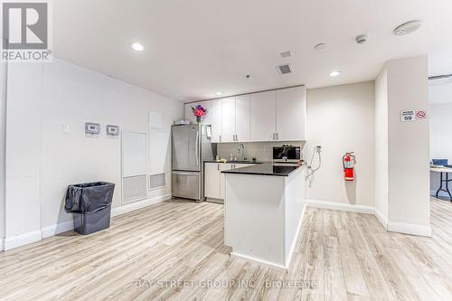 806 - 22 East Haven Drive, Toronto, ON - Indoor Photo Showing Kitchen