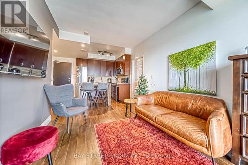 806 - 22 East Haven Drive, Toronto, ON - Indoor Photo Showing Living Room