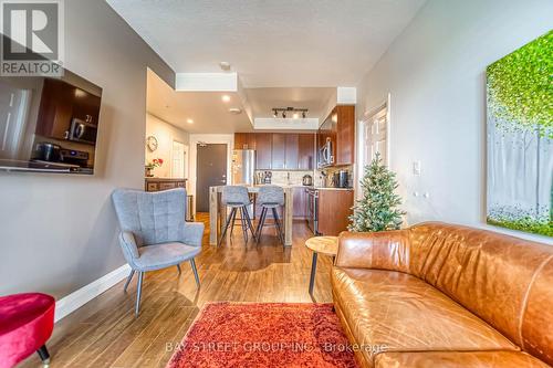 806 - 22 East Haven Drive, Toronto, ON - Indoor Photo Showing Living Room