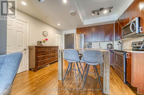 806 - 22 East Haven Drive, Toronto, ON - Indoor Photo Showing Kitchen