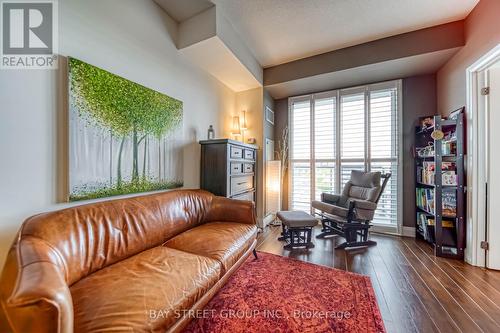 806 - 22 East Haven Drive, Toronto, ON - Indoor Photo Showing Living Room