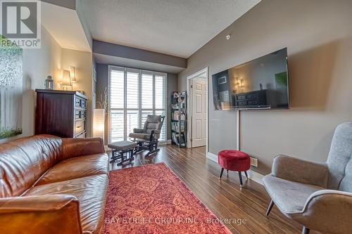 806 - 22 East Haven Drive, Toronto, ON - Indoor Photo Showing Living Room