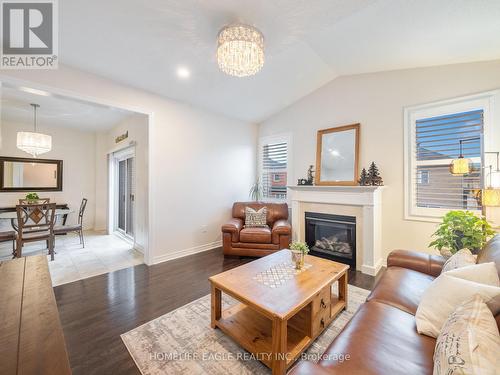 107 Herefordshire Crescent, Newmarket, ON - Indoor Photo Showing Living Room With Fireplace