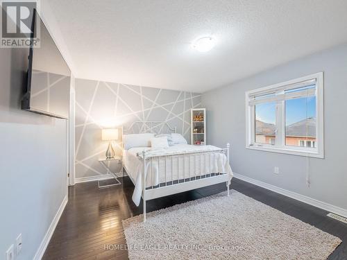 107 Herefordshire Crescent, Newmarket, ON - Indoor Photo Showing Bedroom