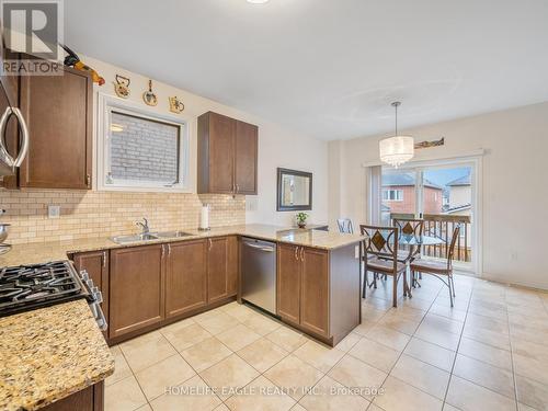 107 Herefordshire Crescent, Newmarket, ON - Indoor Photo Showing Kitchen With Double Sink