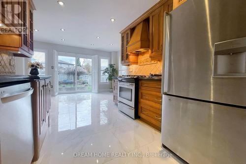 4066 Renfrew Crescent, Mississauga, ON - Indoor Photo Showing Kitchen