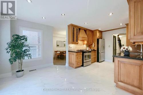 4066 Renfrew Crescent, Mississauga, ON - Indoor Photo Showing Kitchen