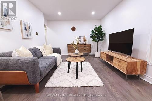 4066 Renfrew Crescent, Mississauga, ON - Indoor Photo Showing Living Room