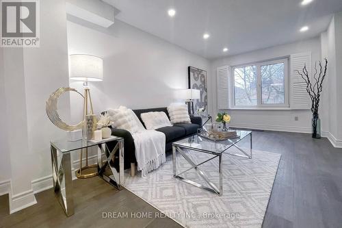 4066 Renfrew Crescent, Mississauga, ON - Indoor Photo Showing Living Room