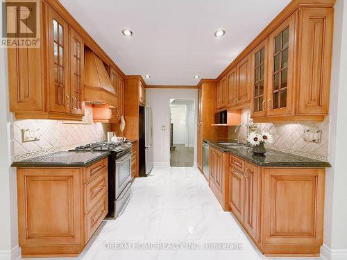 4066 Renfrew Crescent, Mississauga, ON - Indoor Photo Showing Kitchen