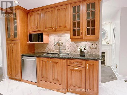 4066 Renfrew Crescent, Mississauga, ON - Indoor Photo Showing Kitchen With Double Sink