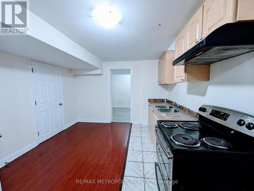 27 Prince Crescent, Brampton, ON - Indoor Photo Showing Kitchen