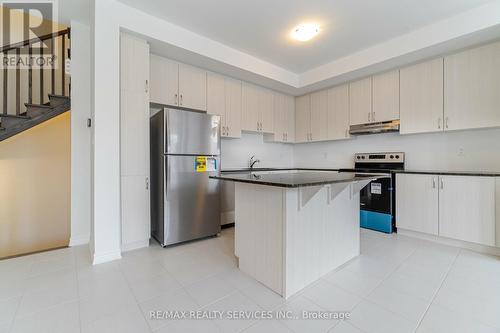 10 Melmar Street, Brampton, ON - Indoor Photo Showing Kitchen