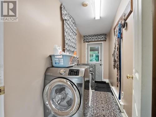 962 Parkdale Avenue, Fort Erie, ON - Indoor Photo Showing Laundry Room