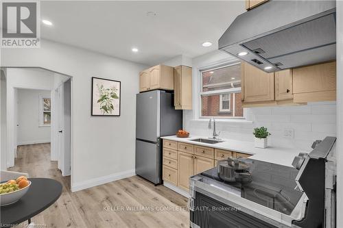 555 Upper Sherman Avenue, Hamilton, ON - Indoor Photo Showing Kitchen