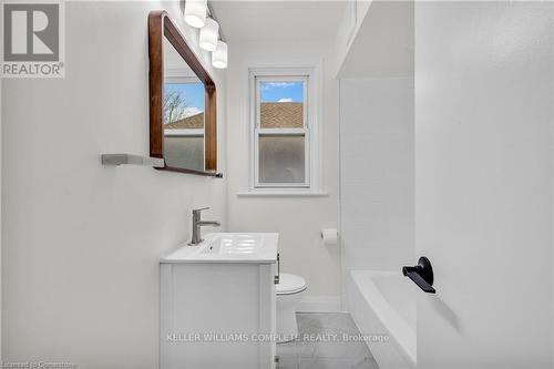 555 Upper Sherman Avenue, Hamilton, ON - Indoor Photo Showing Bathroom