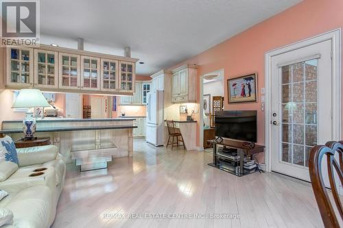 271 Riverview Place, Guelph, ON - Indoor Photo Showing Living Room