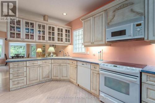 271 Riverview Place, Guelph, ON - Indoor Photo Showing Kitchen