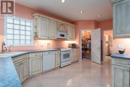 271 Riverview Place, Guelph, ON - Indoor Photo Showing Kitchen