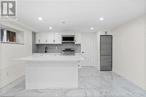 462C Carlton Street E, St. Catharines (445 - Facer), ON - Indoor Photo Showing Kitchen