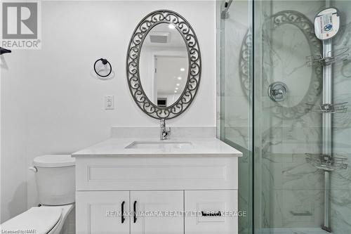 462C Carlton Street E, St. Catharines (445 - Facer), ON - Indoor Photo Showing Bathroom