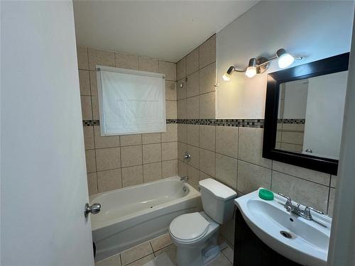 321 Arlington Street, Winnipeg, MB - Indoor Photo Showing Bathroom