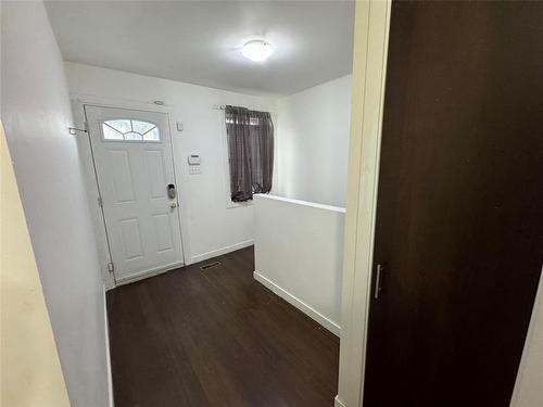 321 Arlington Street, Winnipeg, MB - Indoor Photo Showing Other Room