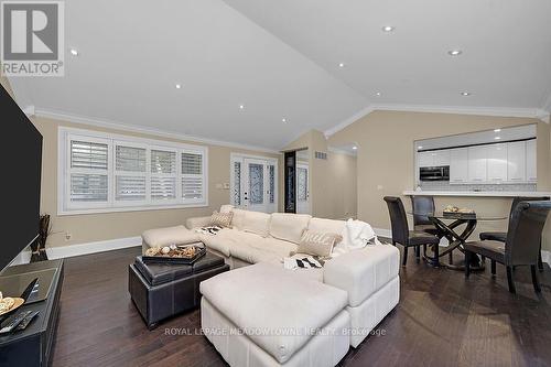 1434 Progreston Road, Hamilton, ON - Indoor Photo Showing Living Room