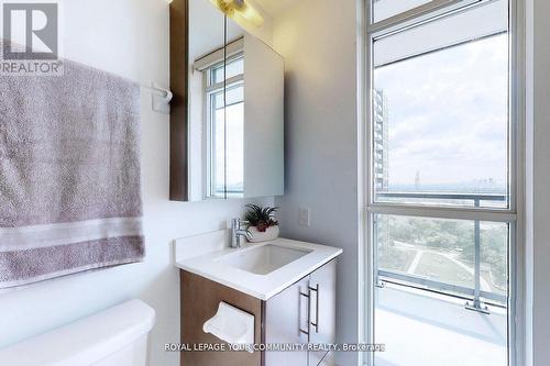 1104 - 65 Oneida Crescent, Richmond Hill, ON - Indoor Photo Showing Bathroom