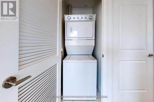 1104 - 65 Oneida Crescent, Richmond Hill, ON - Indoor Photo Showing Laundry Room