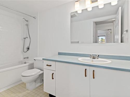 306-1201 Hillside Ave, Victoria, BC - Indoor Photo Showing Bathroom