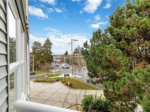 306-1201 Hillside Ave, Victoria, BC - Outdoor