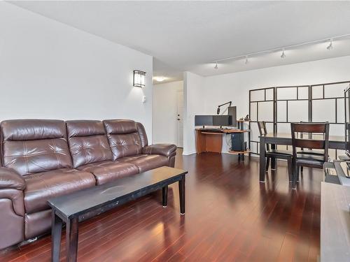 306-1201 Hillside Ave, Victoria, BC - Indoor Photo Showing Living Room