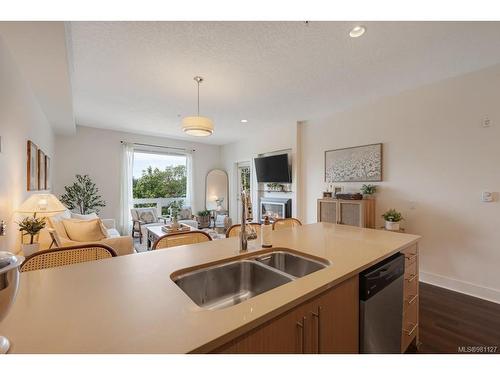 313-4529 West Saanich Rd, Saanich, BC - Indoor Photo Showing Kitchen With Double Sink