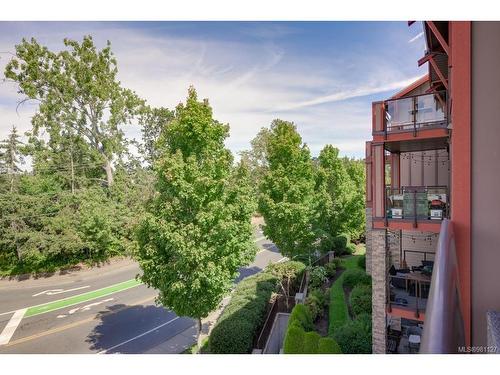 313-4529 West Saanich Rd, Saanich, BC - Outdoor